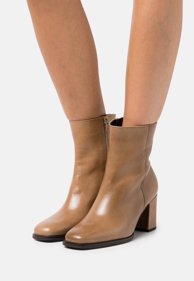 Chino Gabor Classic Ankle Boots